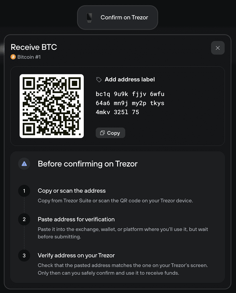 Trezor Suite sẽ hiển thị địa chỉ nhận BTC đầy đủ dưới dạng cả chuỗi k&yacute; tự chữ v&agrave; số cũng như m&atilde; QR