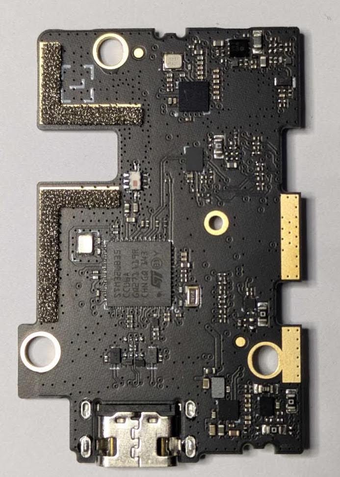 Mặt sau bo mạch Ledger Flex