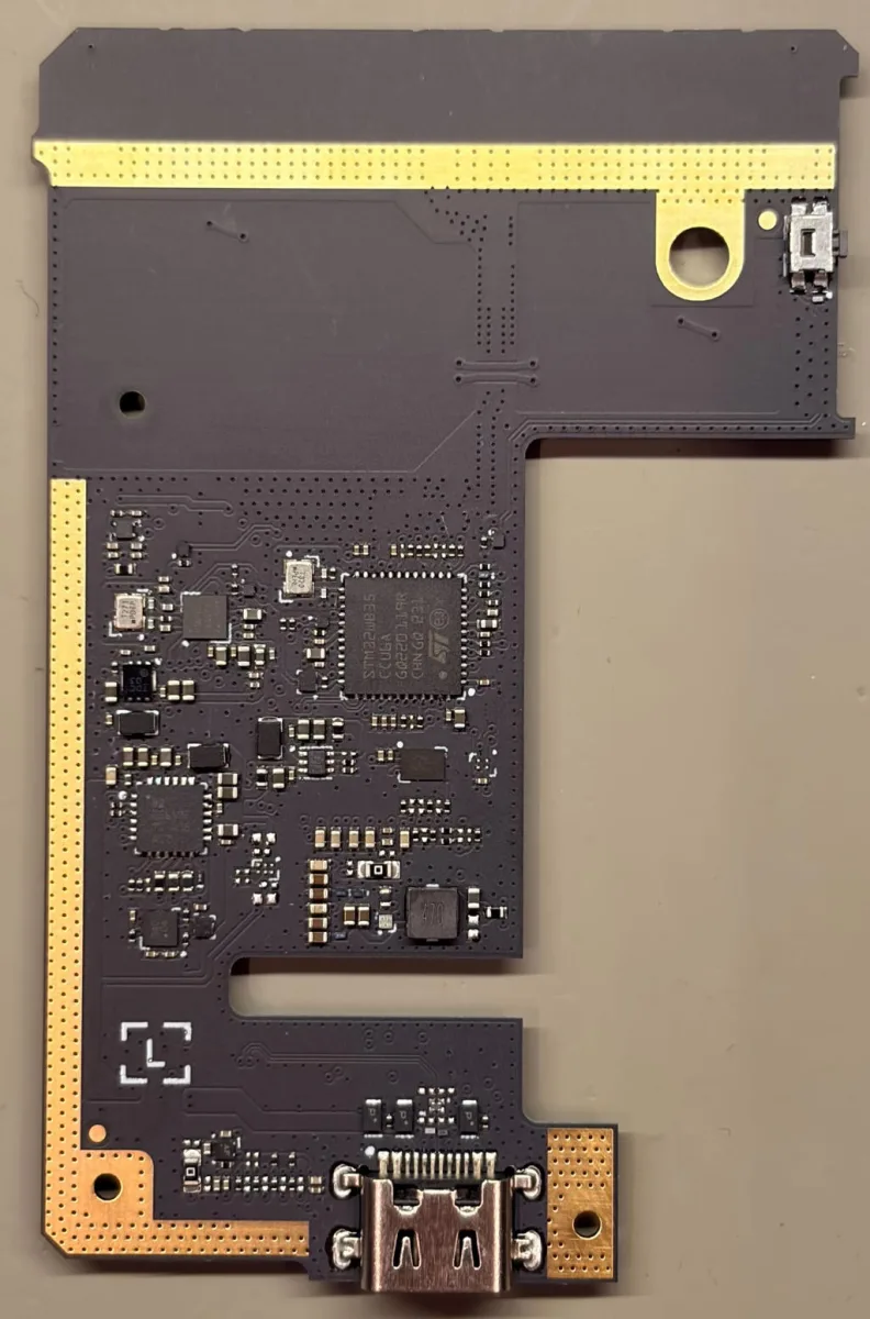 Mặt sau bo mạch Ledger Nano Gen5