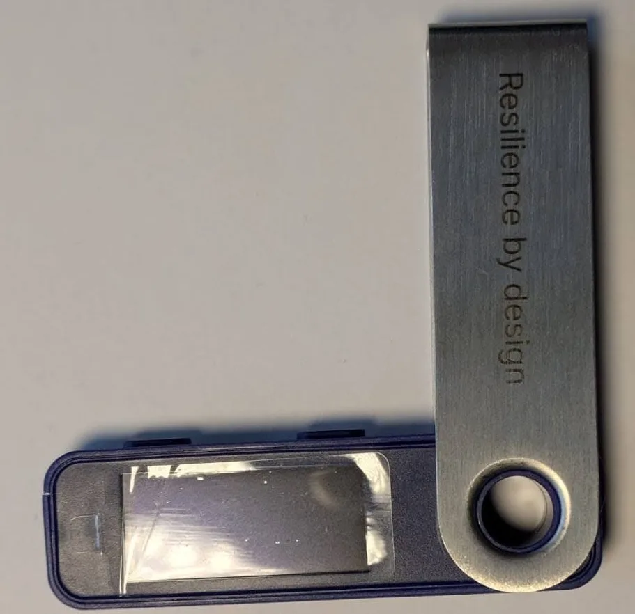 Mặt trước Ledger Nano S Plus